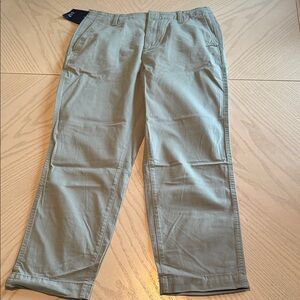 GAP Women's Capris in Light Olive Green